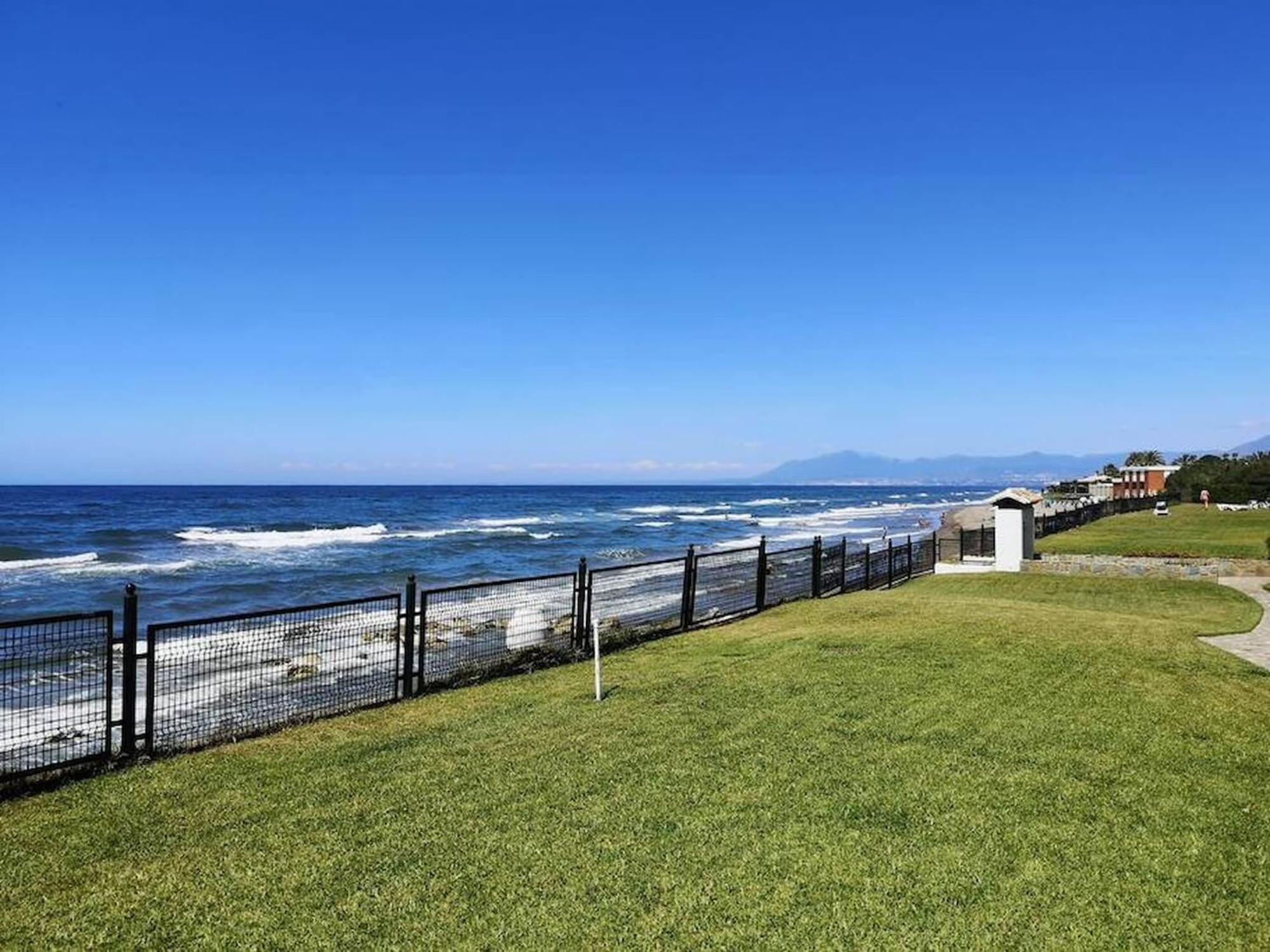 Amazing 3Bedroom Flat With Seafront Views & Pool By Sharingco Марбелья Екстер'єр фото